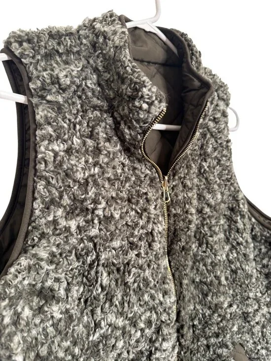 Maurices Reversible Vest Full Zip Size 0 Hunter Green Fleece Quilted Pockets EUC - Picture 8 of 11